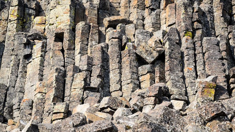Basalt, being a volcanic rock, usually contains an elevated concentration of radioactive elements compared to other rocks. (Source: © Zack Frank / stock.adobe.com)