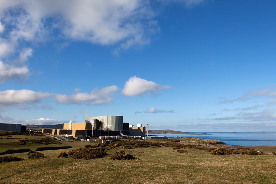 In the Wylfa power plant, there are two types of dry interim storage: short-term — cooled by CO₂; and long-term storage — cooled by air. (Source: © Gail Johnson / stock.adobe.com)
