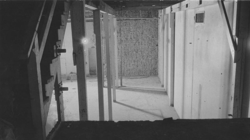 Enrico Fermi selected a squash court since it had ceilings high enough to stack all 57 graphite layers used to build the reactor. (Archival Photographic File, [apf2-07646r], Special Collections Research Center, University of Chicago Library.)