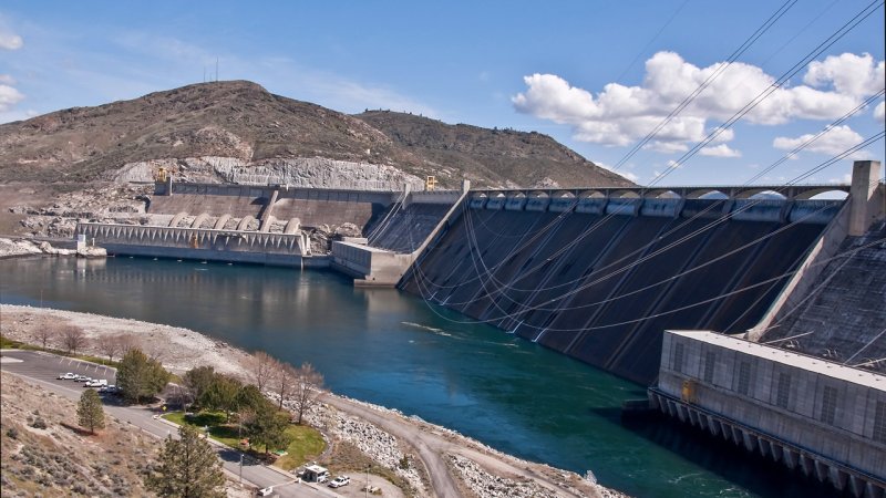 The Grand Coulee Dam on the Columbia River in the state of Washington, USA. With its installed capacity of 6,809&nbsp;MW it is one of the most powerful hydroelectric power plants in the world. (Source: © Valerie Garner / stock.adobe.com)