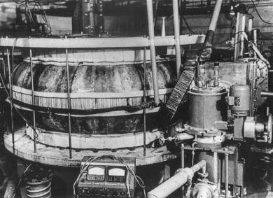 The T-1 tokamak in the Soviet Union, the first device to carry the name “tokamak” and an early milestone in magnetic confinement research. (Source: Wikipedia.org)