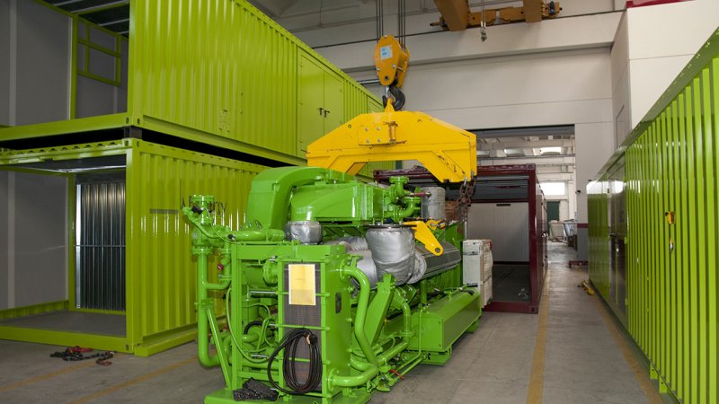 The production of modular heat and electricity cogeneration units that run on biomass. (Source: © Moreno Soppelsa / stock.adobe.com)