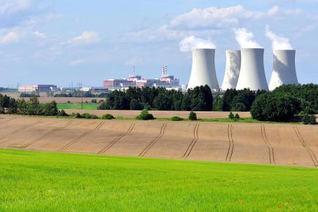 Two blocks of the Temelin nuclear power plant, located in the south Bohemian countryside, have a minimal effect on the environment. This has been verified by long-term measurements ever since the first reactor was commissioned in 2000. The power plant does not produce any CO<sub>2</sub> and thus it does not contribute to the greenhouse effect. (Source: ©vencav / stock.adobe.com)