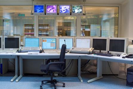 A very important part of the nuclear power plant operator’s practical training is simulator training. It takes place in an accurate copy of the actual control room where operators learn how to handle various standard, as well as non-standard, situations. (Source: © PozitivStudija / stock.adobe.com)