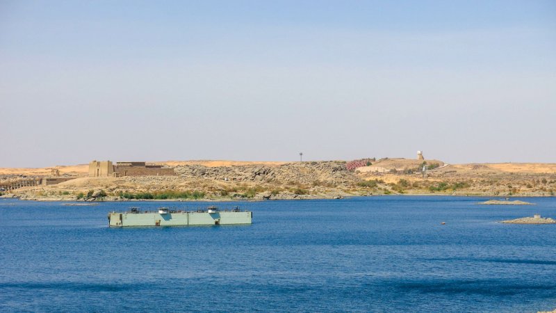 Lake Nasser is one of the largest man-made water bodies in the world. It is in the south of Egypt and the north of Sudan and it is approximately 500&nbsp;km long. (Source: © Karel / stock.adobe.com)