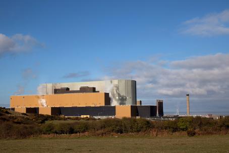 The Wylfa nuclear power plant in Great Britain, with Magnox reactors, is one of the first power plants that employed the dry storage of spent fuel. (Source: © Gail Johnson / stock.adobe.com)