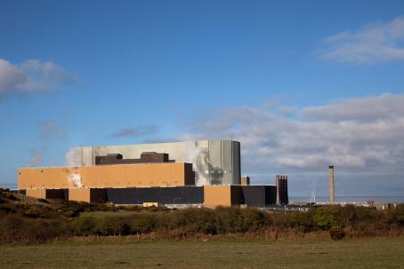 The Wylfa nuclear power plant in Great Britain, with Magnox reactors, is one of the first power plants that employed the dry storage of spent fuel. (Source: © Gail Johnson / stock.adobe.com)