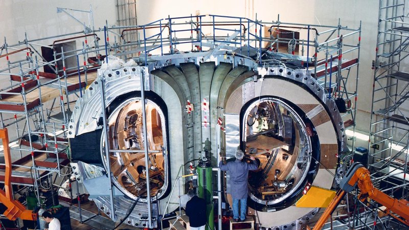 Toroidal coils of ASDEX Upgrade fusion device can be seen during its construction. (Credit: © IPP, S. Ertl, www.ipp.mpg.de)