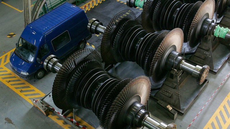 Low-pressure steam turbine rotors at the Dukovany nuclear power plant. Regarding the generated steam parameters, the 1,000 MW turbine of the Temelin block, for example, contains 1 high-pressure stage and 3 low-pressure stages. (Source: ČEZ, a. s.)