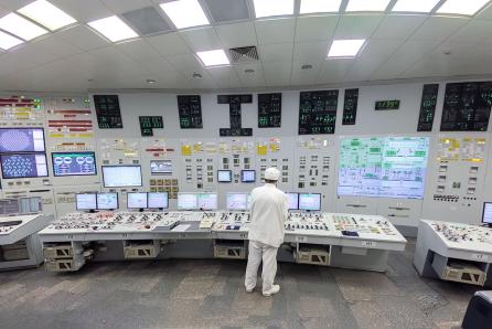 Control rooms combine instrumentation, control systems, and operator expertise to ensure the safe operation of a nuclear power plant. Newer plants increasingly integrate these functions into digital monitoring and control systems. (Source: © Mulderphoto / stock.adobe.com) Control rooms combine instrumentation, control systems, and operator expertise to ensure the safe operation of a nuclear power plant. Newer plants increasingly integrate these functions into digital monitoring and control systems. (Source: © Mulderphoto / stock.adobe.com)