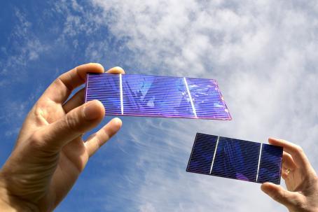 Polycrystalline solar cells ready to be used in solar panels. (Source: © ason / stock.adobe.com)