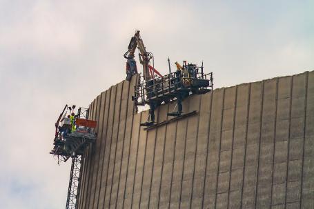 Demolition of large civil structures during decommissioning requires specialised equipment, protective systems, and careful planning of work at height. (Source: © jokuephotography / stock.adobe.com) Demolition of large civil structures during decommissioning requires specialised equipment, protective systems, and careful planning of work at height. (Source: © jokuephotography / stock.adobe.com)