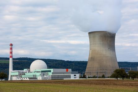 This cooling tower is part of the Leibstadt nuclear power plant located in the north of Switzerland. There is a single nuclear block with a boiling water reactor with electric power output of 1,220 MW and it generates about 8.5 TWh of electric energy, annually. (Source: © UrbanExplorer / stock.adobe.com)