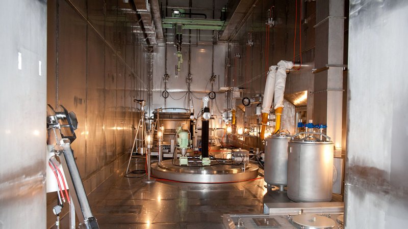 Future decommissioning activities will also involve shielded hot cells and specialized facilities designed for handling highly radioactive materials. (Source: © fototrm12 / stock.adobe.com)