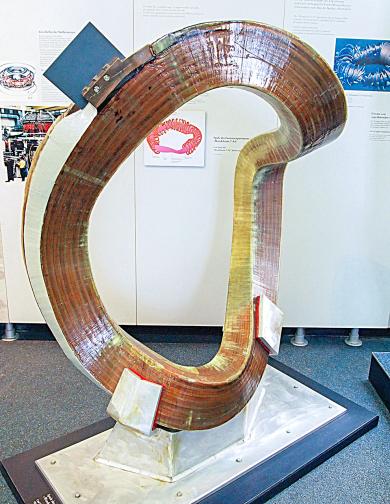 The Wendelstein 7-AS stellarator coil in the museum. (Source: Tiia Monto / Wikipedia.org)