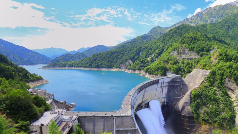 A valley was flooded in the process of building this accumulation hydroelectric power plant. (Source: © JP trip landscape DL / stock.adobe.com)