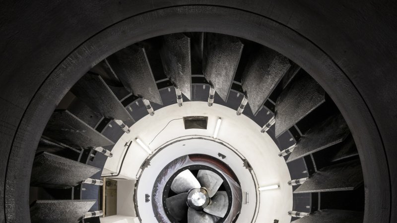 Bottom up view of a Kaplan turbine and guide vanes of a hydropower plant. (Source: © A2LE / stock.adobe.com)