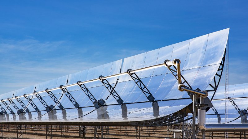 Connecting a series of trough collectors creates a trough collector row — the basic unit of solar farms. (Source: © satur73 / stock.adobe.com)