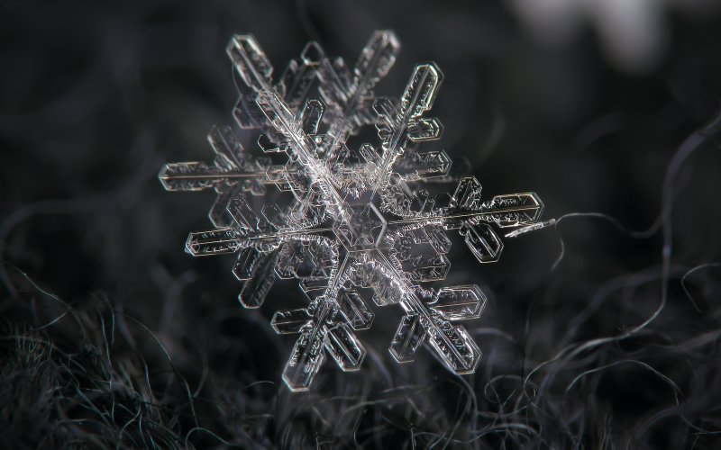 Is it possible to create two identical snowflakes?  (Source: © Alexey Kljatov / stock.adobe.com)
