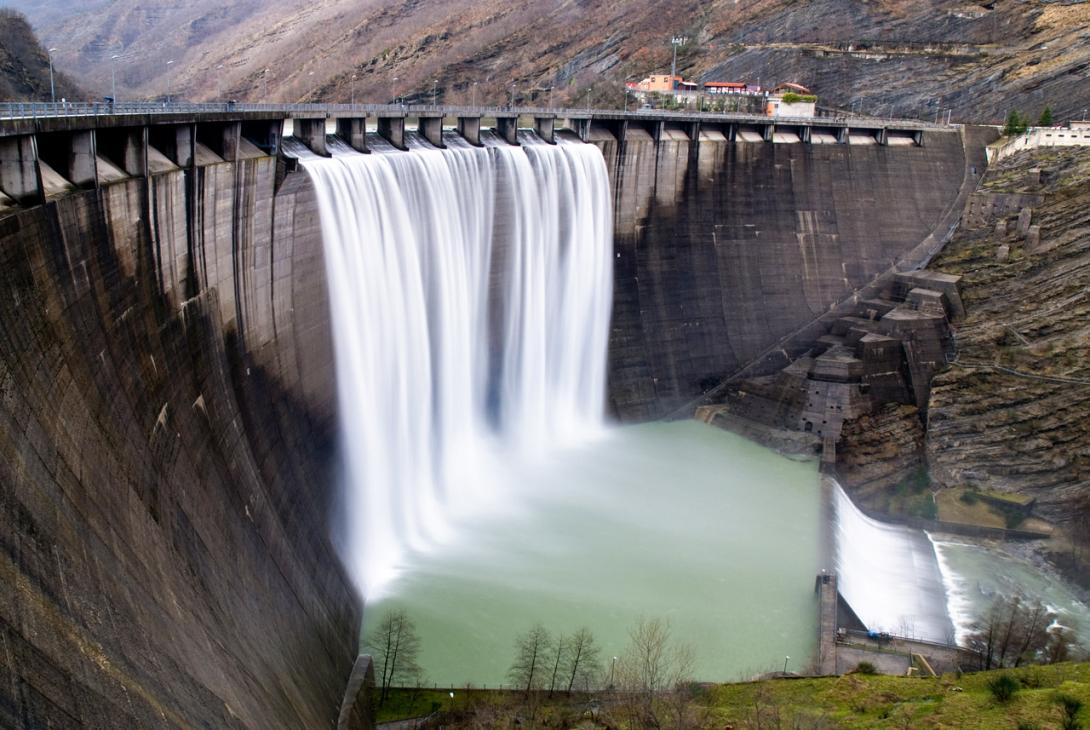 An artificial waterfall formed by water flowing through spillways over the edge of a dam when the water level is high. (Source: © fotola70 / stock.adobe.com)