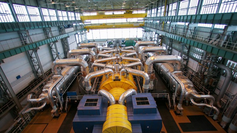 On either side of the low-pressure steam turbine stages in the Temelin nuclear power plant, there are horizontal separators — steam pre-heaters. (Source: ČEZ, a. s.)