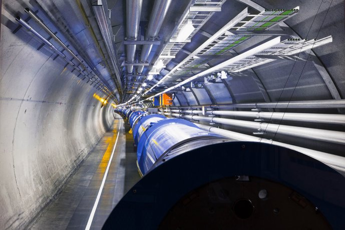 Large particle accelerator segment. (Source: © fotonat67 / stock.adobe.com)