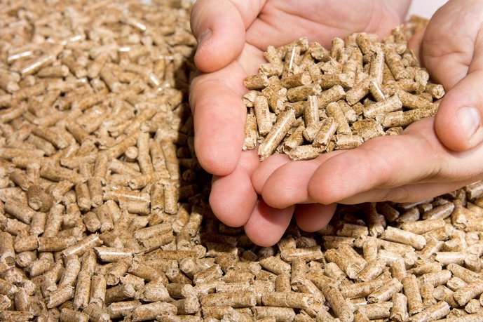 Wood pellets. (Source: © Stanislau_V / stock.adobe.com)