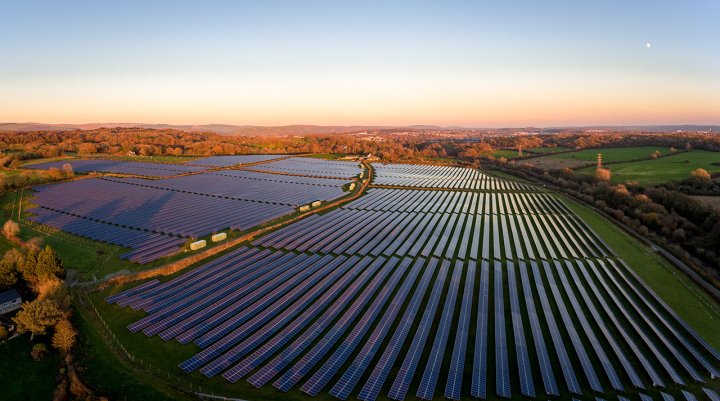 Photovoltaic solar farm. (Source: © Berlin23 / stock.adobe.com)