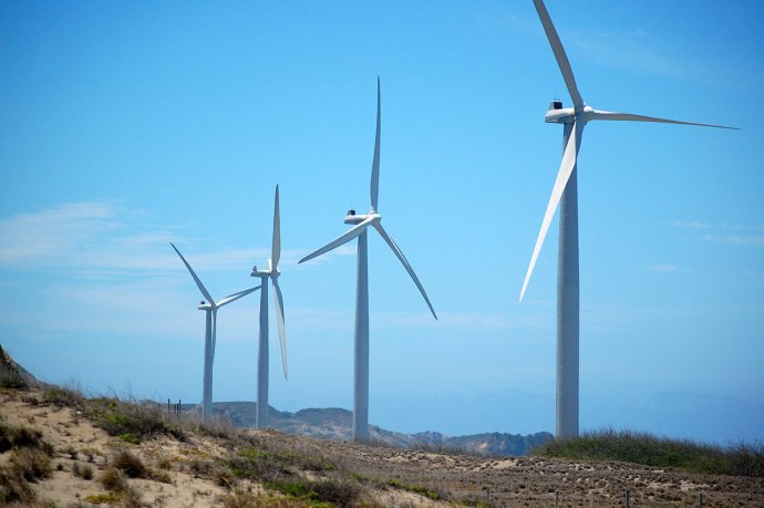 Horizontal axis wind turbines. (Source: © walterericsy / stock.adobe.com)