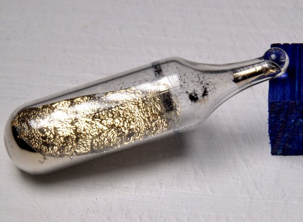 Caesium in a sealed glass ampoule. (Source: &copy; Kim / stock.adobe.com)