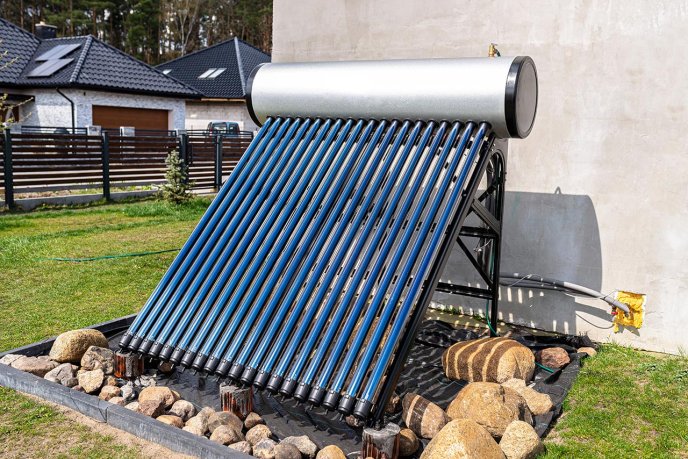 Solar thermal collector for water heating. (Source: © Michal / stock.adobe.com)