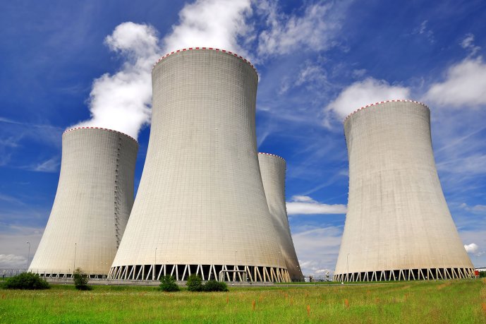Natural draft cooling tower in the shape of a hyperboloid. (Source: © vencav / stock.adobe.com)