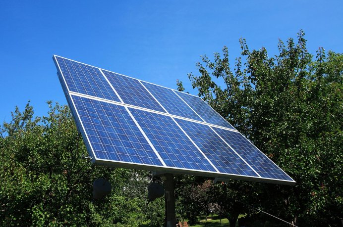 Photovoltaic panel as an example of active solar system. (Source: © gzorgz / stock.adobe.com)