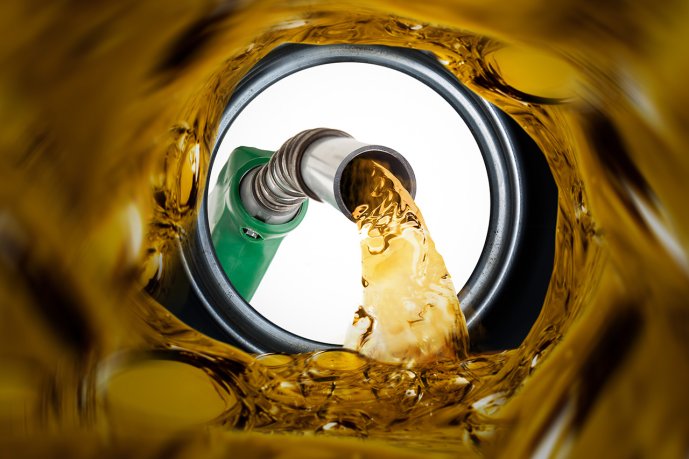 Liquid hydrocarbons like diesel are important transportation fuels. (Source: © nexusseven / stock.adobe.com)
