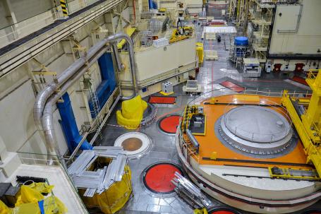 During decommissioning, the reactor hall is often transformed into a dedicated area for fragmentation of activated components. Special dismantling equipment and technologies are commonly installed there for these activities. (Source: © josefkubes / stock.adobe.com) During decommissioning, the reactor hall is often transformed into a dedicated area for fragmentation of activated components. Special dismantling equipment and technologies are commonly installed there for these activities. (Source: © josefkubes / stock.adobe.com)