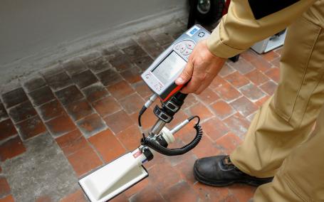 Radiation monitoring is one of the fundamental safety measures during nuclear decommissioning and enables continuous control of contamination levels within the working environment. (Source: © Yurii Zushchyk / stock.adobe.com) Radiation monitoring is one of the fundamental safety measures during nuclear decommissioning and enables continuous control of contamination levels within the working environment. (Source: © Yurii Zushchyk / stock.adobe.com)