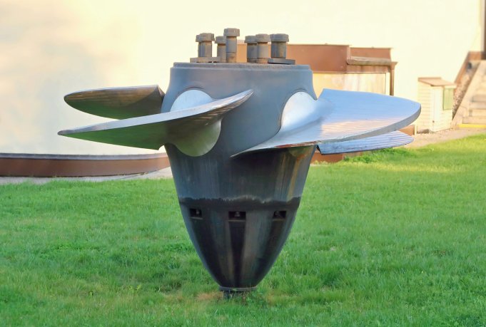 Kaplan turbine rotor with adjustable blades. (Source: © Tunatura / stock.adobe.com)